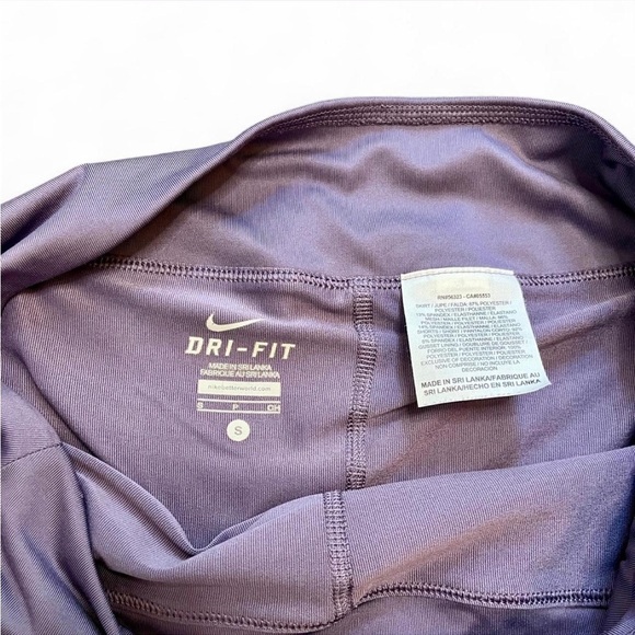 Nike purple Skirt with Yellow Trim and built in shorts size small - Picture 9 of 10